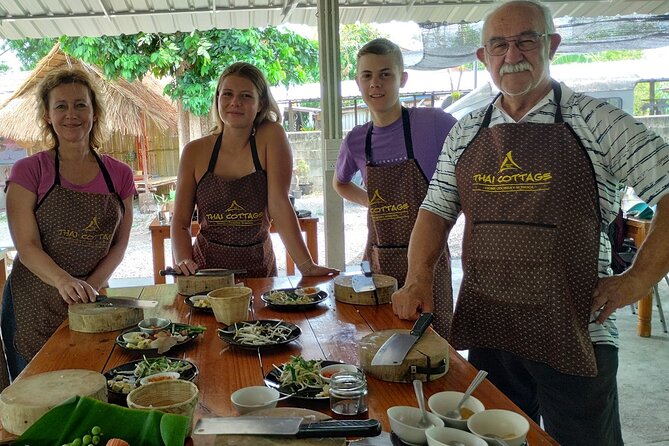 Cooking class in organic garden and local market tour ThaiCottage - What the teaching does well