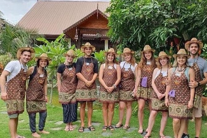 Cooking Evening Class Chiang Mai Visit Organic Garden and Market - Seeing Thai ingredients in the organic garden