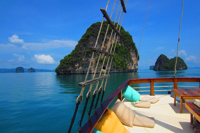 Cruising on a comfortabel boat in Phang Nga Bay - The "Must-Do" Tour Khao Lak - Koh Hong: the clearest stop of the day