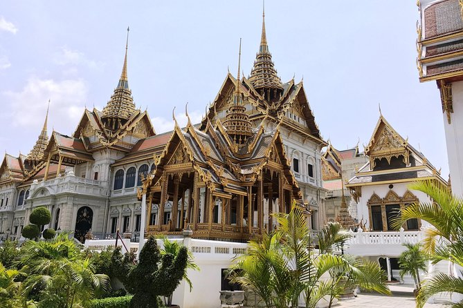 Cultural Treasures of Bangkok: Temples & Royal Palace Tour - The guide can make or break the experience