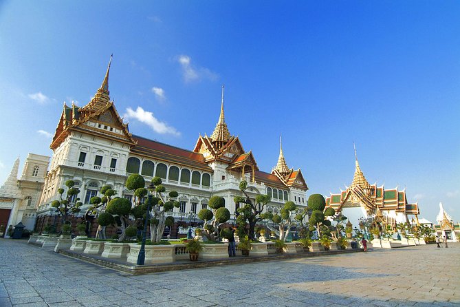 Damnern Saduak Floating Market, Grand Palace and Wat Phra Keo Tour from Bangkok - Wat Phra Kaew and the Emerald Buddha