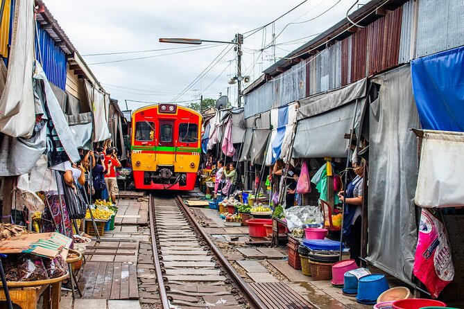 Damnoen Saduak Floating Market and Maeklong Railway Market Tour - Maeklong Railway Market and the train moment