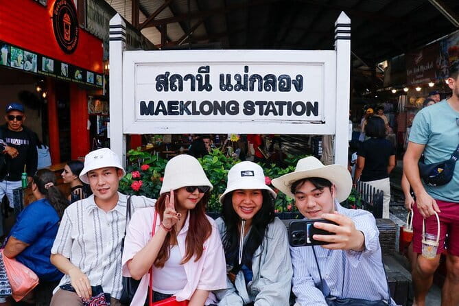Day Trip to Bangkok Floating Market & Maeklong Railway - Damnoen Saduak by long-tail boat