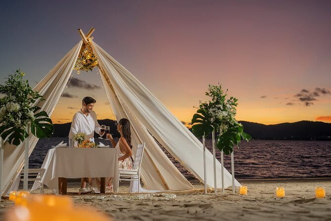 Dinner in the Sky in Phuket - Cocktails, music, and the party atmosphere