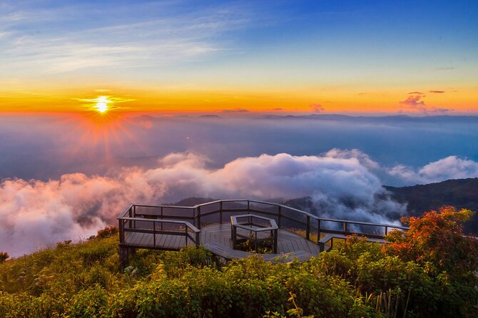 Doi Inthanon National Park with Nature Trail Trekking 1-Day Tour - The King and Queen Pagodas deserve unhurried time