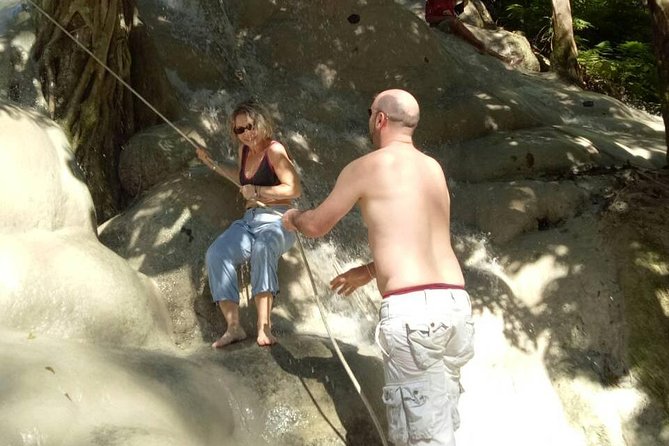 Doi Suthep Temple and Bau Thong Waterfalls Private Tour - Bua Thong Waterfalls: climb the limestone for an hour