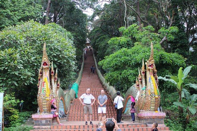 DON'T miss It ! Doi suthep temple+ Hmong village - The guide can make or break the experience