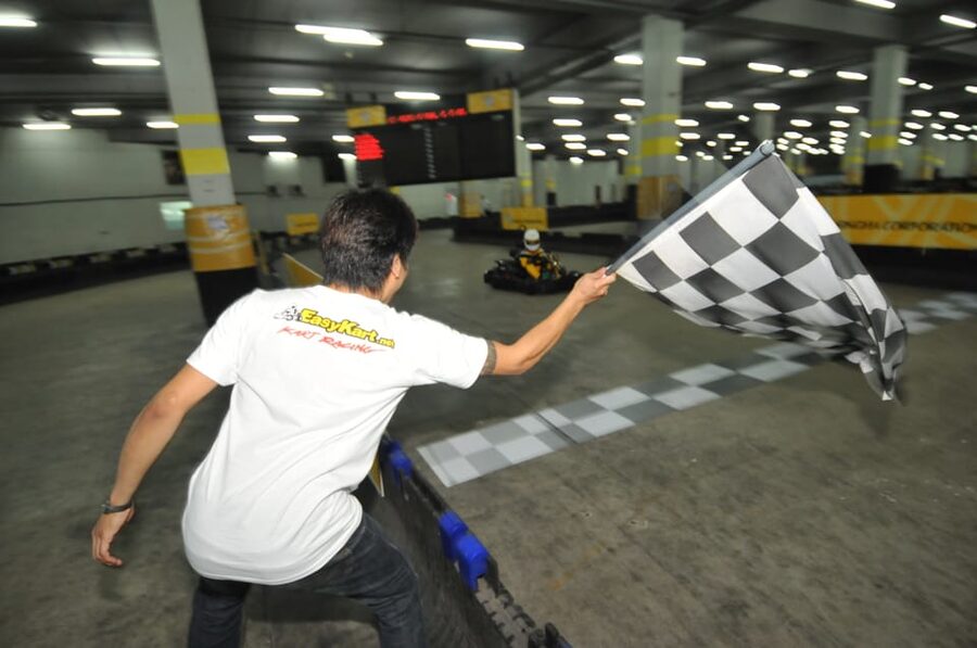 EasyKart Bangkok (RCA Plaza) : Go-Kart Racing Experience - Safety briefing before the engines start