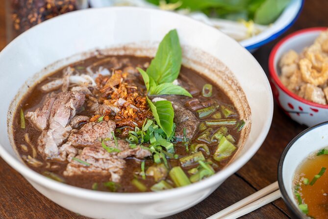 Eat Like a Local Food Tour in Hua Hin - Riding Hua Hin’s songtheaws between stops