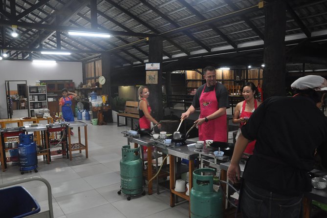 Evening Cooking Class in Organic Farm with Local Market Tour - Why this Chiang Mai class works so well