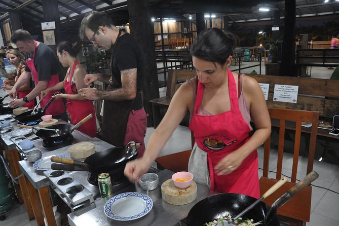 Evening Cooking Class in Organic Farm with Local Market Tour - Starting at Somphet Market for 30 minutes