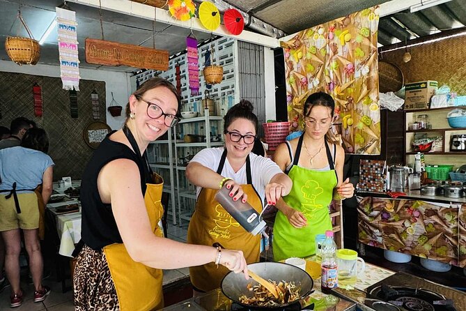 Evening Thai cooking class - A quick market lesson in Thai ingredients