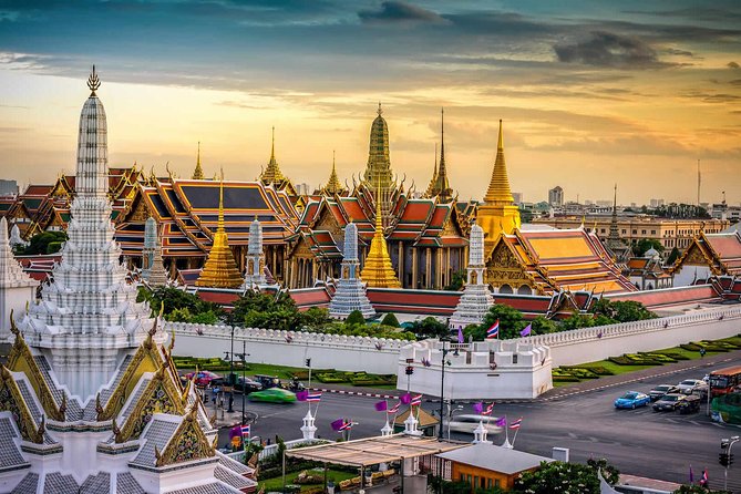 Exclusive Tour – Grand Palace, Emerald Buddha & Reclining Buddha - Hotel transport and the three-hour schedule