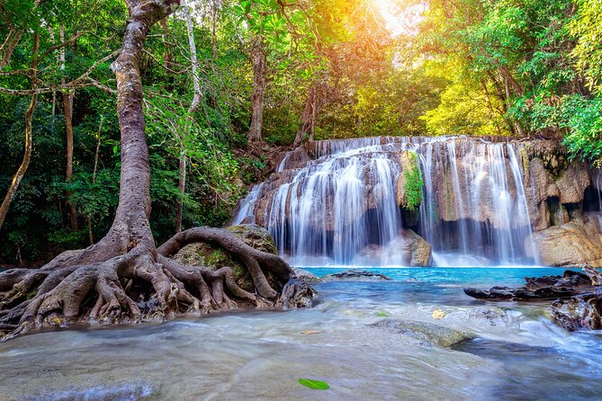 Floating and Railway Market (Optional Waterfall): Private Tour - Damnoen Saduak: canals, boats, and a very touristy side of Thailand