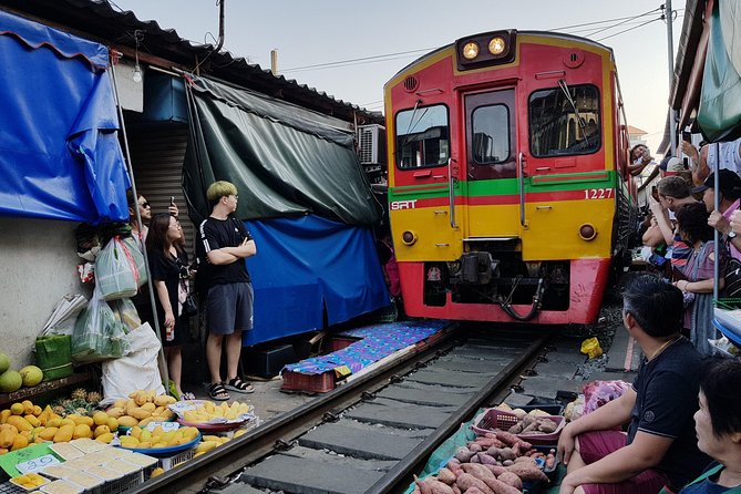 Floating Market Damnoen Saduak and Meklong Railway Market: Half Day Tour - Food, fruit, and extra stops