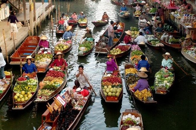 Floating Market Damnoen Saduak and Meklong Railway Market: Half Day Tour - Maeklong Railway Market and the train moment