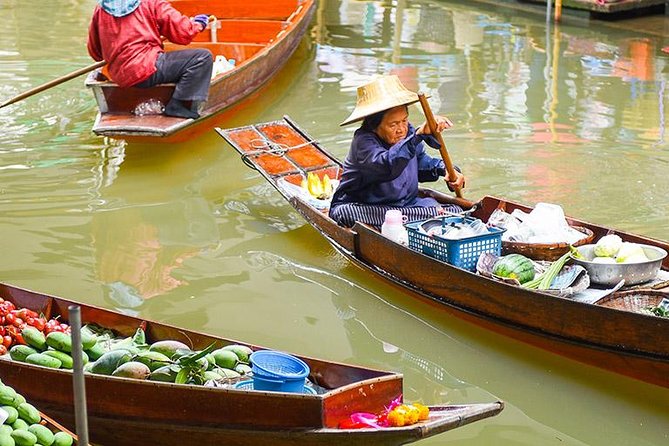 Floating Markets Day Trip from Bangkok - Arriving at Damnoen Saduak by long-tail boat