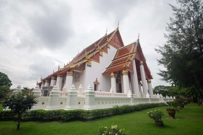 From Bangkok: Affordable Ayutthaya Highlights Tour - Wat Mahathat and the Buddha head in tree roots