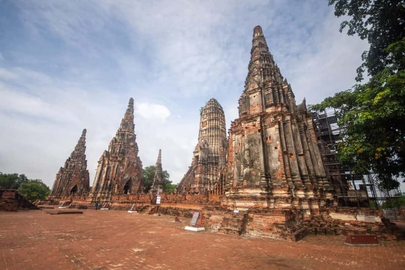 From Bangkok: Affordable Ayutthaya Highlights Tour - What the guide adds to a fast-moving day