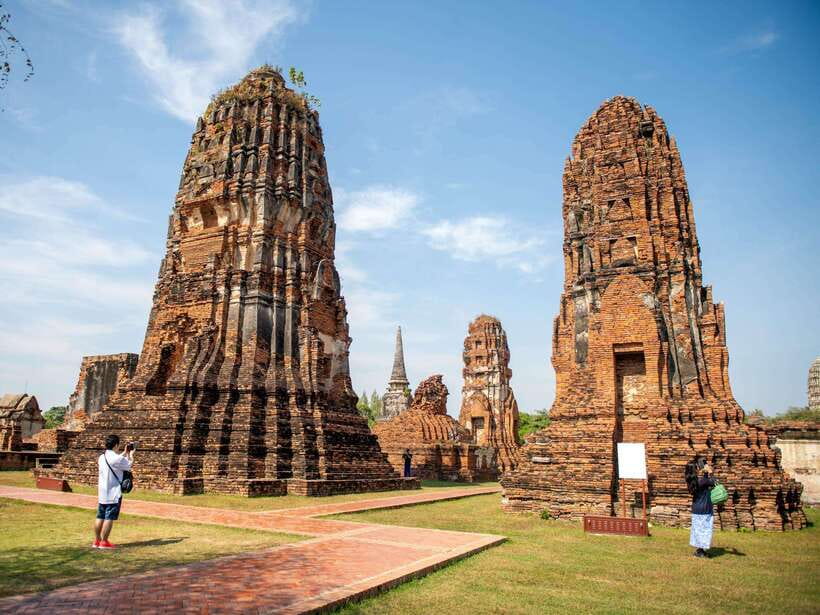 From Bangkok: Ayutthaya Historical Park Guided Day Trip - Bang Pa-In Royal Palace: a calm start