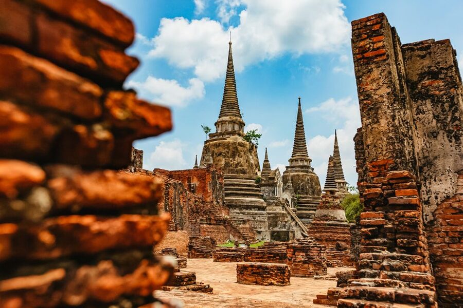 From Bangkok: Ayutthaya Temples Guided Tour with Lunch - Lunch in Ayutthaya, a useful pause in the heat