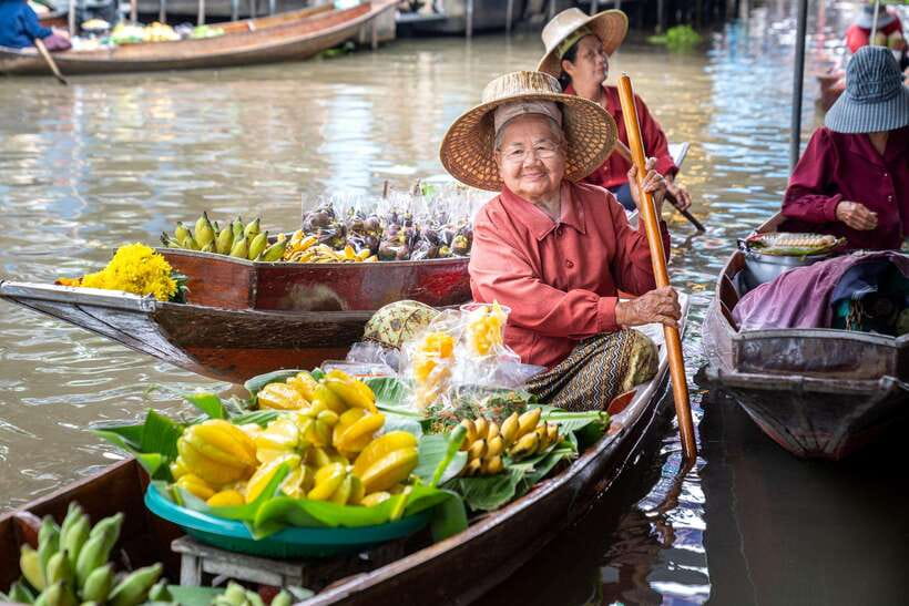 From Bangkok: Railway & Damnoen Saduak Floating Market Tour - Leaving Bangkok before the heat