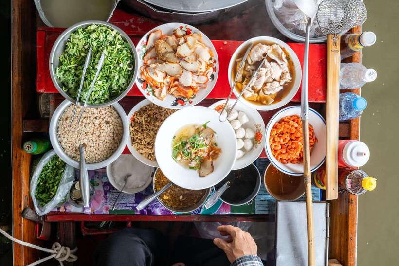 From Bangkok: Railway & Damnoen Saduak Floating Market Tour - Meeting the family behind palm sugar