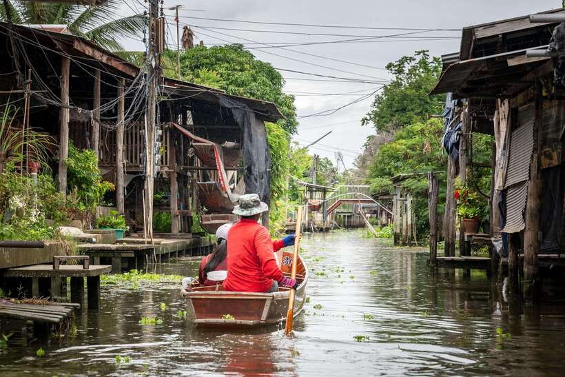 From Bangkok: Railway & Damnoen Saduak Floating Market Tour - Is $43 a fair price?