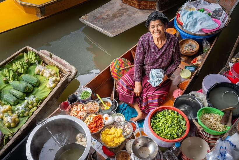 From Bangkok: Railway & Damnoen Saduak Floating Market Tour - Watching the rails disappear at Mae Klong