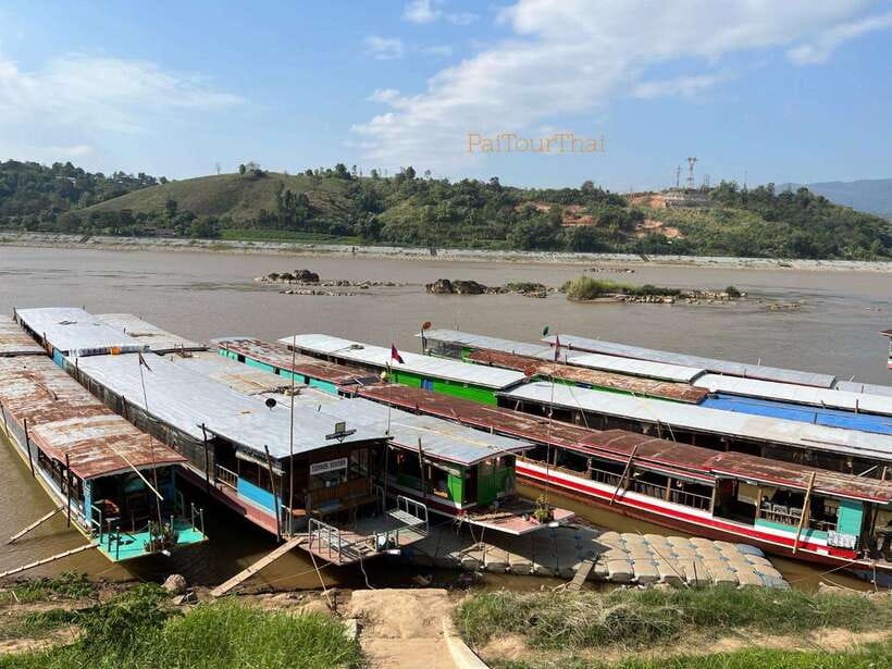 From Chiang Mai : 3 Day 2 Night Slow Boat to Luang Prabang - Crossing from Chiang Khong into Huay Xai