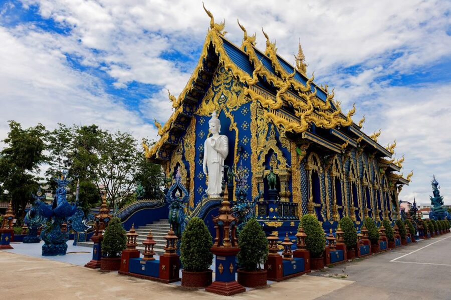 From Chiang Mai: Chiang Rai's Temples Exploration Day Trip - Lunch before the Blue Temple