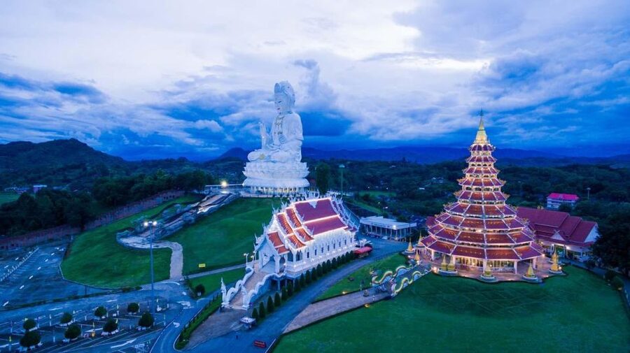 From Chiang Mai: Chiang Rai's Temples Exploration Day Trip - The Red Temple and the Big Guan Yin area