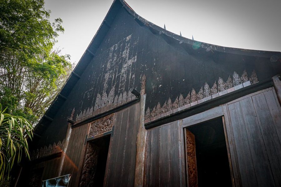 From Chiang Rai: Famous Temples and Golden Triangle Day Tour - Blue Temple: bold color and modern religious art