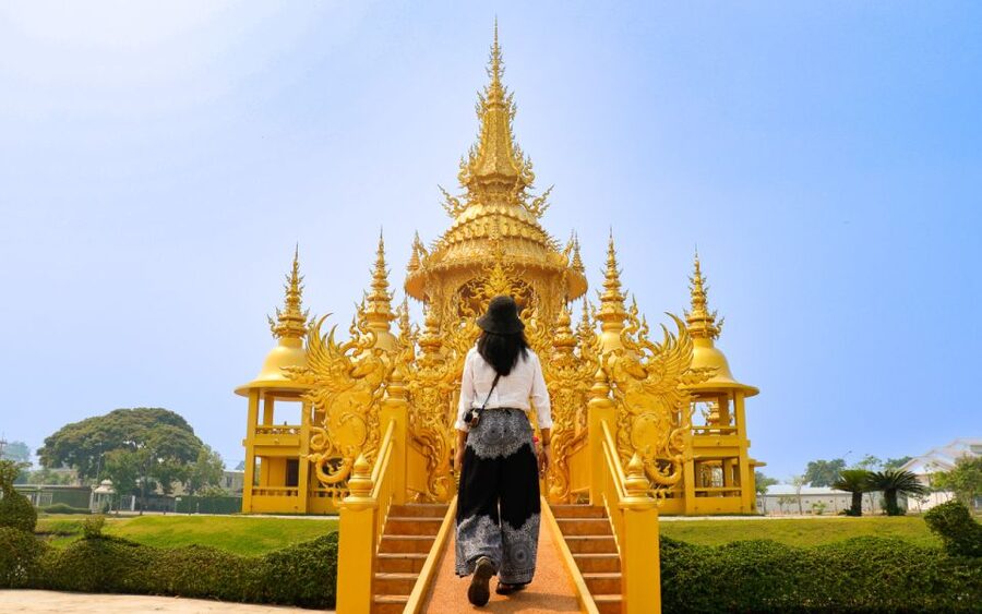 From Chiang Rai: Famous Temples and Golden Triangle Day Tour - Mae Sai, the border, and optional extra stops