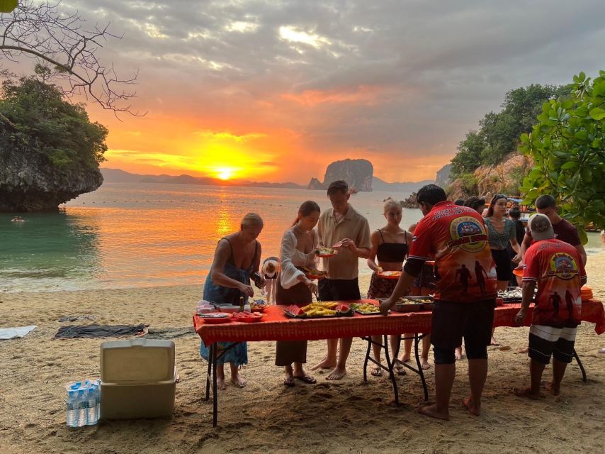 From Krabi: Hong Island Sunset Tour+Bioluminescent Plankton - A short cruise through Hong Lagoon