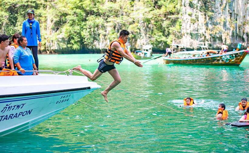 From Krabi: Maya Bay, Bamboo & Phi Phi Islands Day Tour - What this Krabi island tour does well