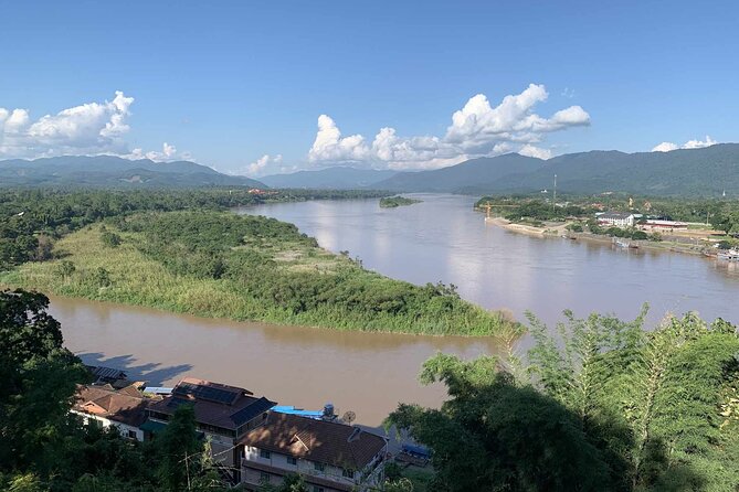 Full Day Group Tour in Chiang Rai - Choui Fong Tea Plantation offers a gentler pause