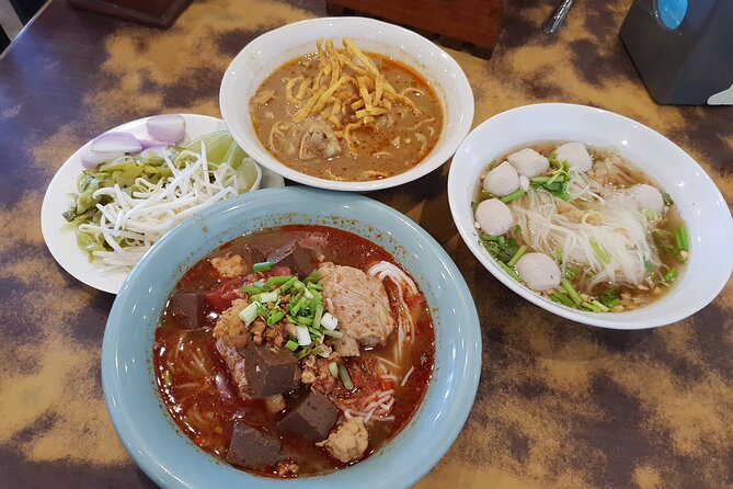 Go where the locals go, Eat what the locals eat! Food Tour with Local Foodies - A Northern Thai dinner with several shared dishes