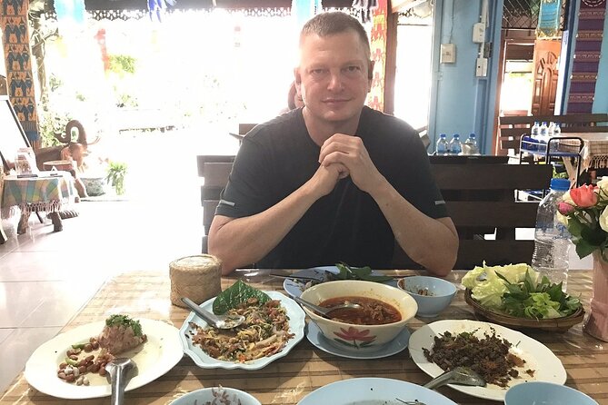 Go where the locals go, Eat what the locals eat! Food Tour with Local Foodies - How much food do you actually get?