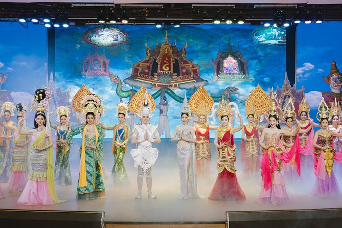 Golden Dome Cabaret Show Bangkok - The photo session is optional, not part of admission