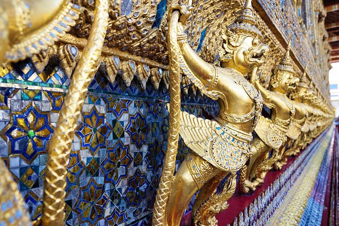 Grand Palace Glory and Emerald Buddha : Half-Day Tour in Bangkok - What the guide adds to the visit