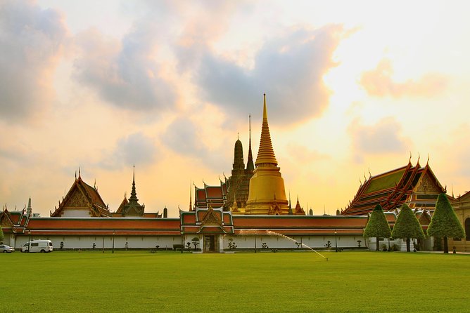 Grand Palace Glory and Emerald Buddha : Half-Day Tour in Bangkok - Entering Wat Phra Kaew and seeing the Emerald Buddha