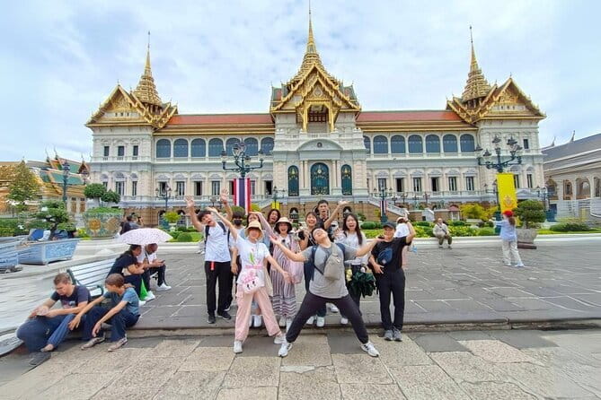 Grand Palace, Temples, and Canal Private Tour [Optional Luxury] - The Emerald Buddha at Wat Phra Kaew