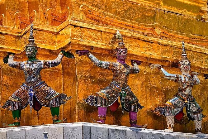 Grand Palace , Thai dance & Fun street walk in Bangkok - Walking Little India at Phahurat Market
