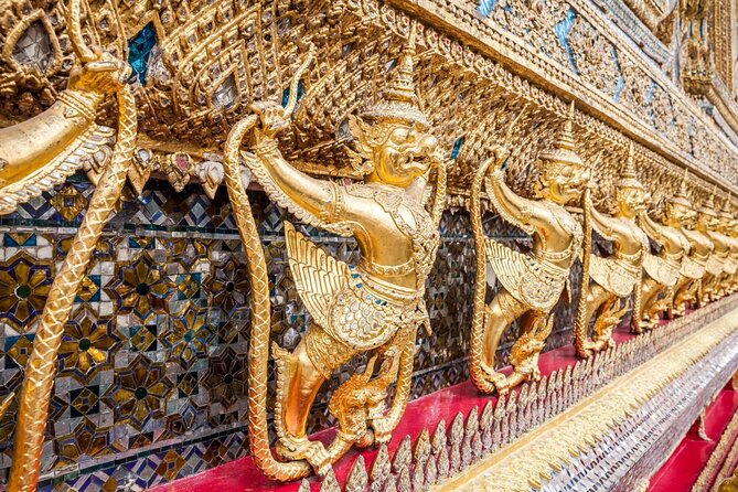 Grand Palace, Wat Phra Kaew, Wat Pho and Wat Arun Walking Tour From Bangkok - Wat Phra Kaew and the Emerald Buddha
