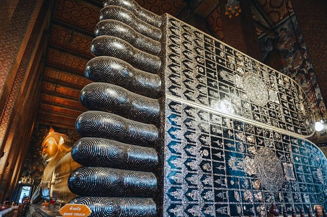 Grand Palace, Wat Phra Kaew, Wat Pho and Wat Arun Walking Tour From Bangkok - Boats, buses, tuk tuks, and walking