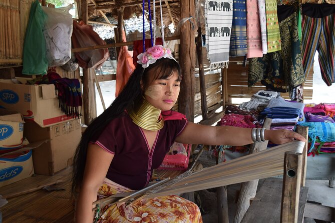 Half day Long Neck hill tribe and Hmong hill tribe village - What the guide adds to the visit