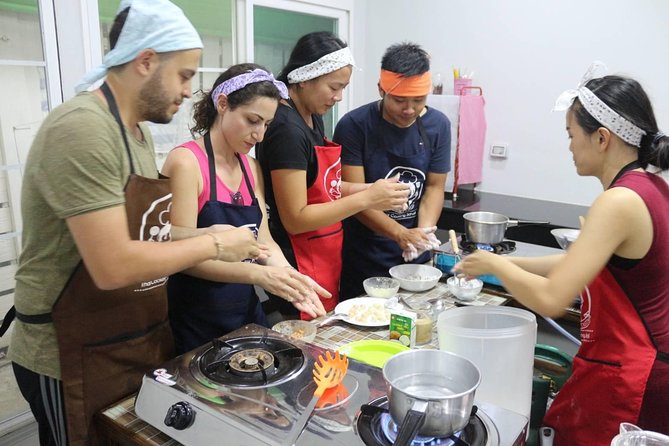 Half Day Morning Cooking Class with Market Tour in Chiang Mai - 9:00 am at Kad Kom Market