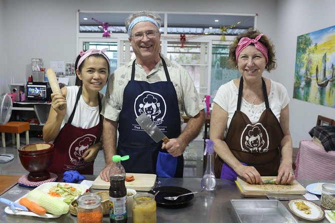 Half Day Morning Cooking Class with Market Tour in Chiang Mai - Group size, pickup, and the morning schedule
