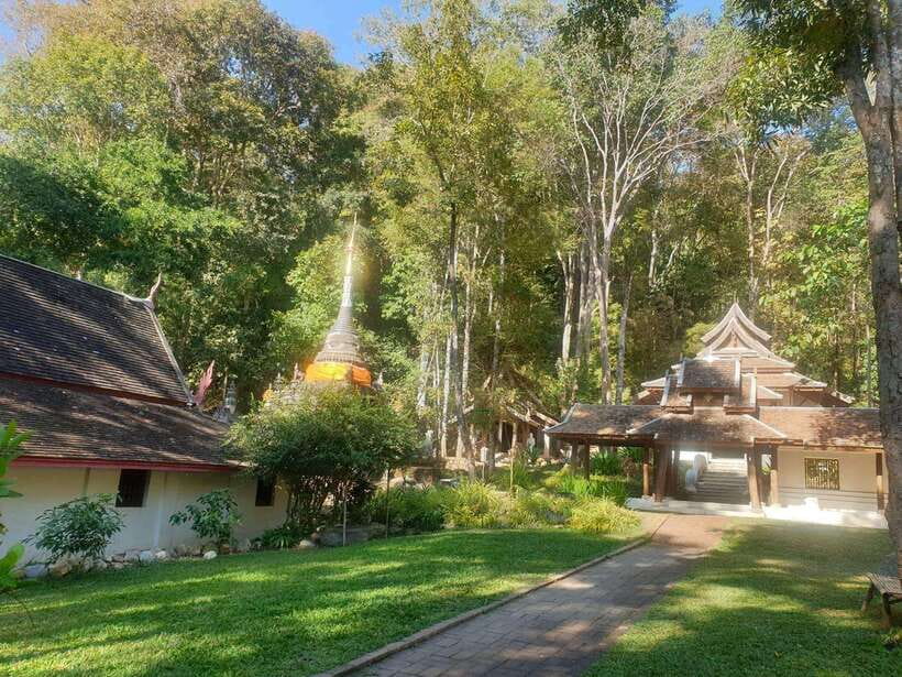 Half Day Morning Wat Pha Lat & Wat Phra That Doi Suthep Tour - The morning pickup and ride into the hills
